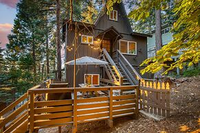 A-frame Retreat by Avantstay Modern Interiors 2 Decks Views