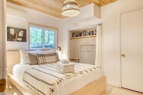 A-frame Retreat by Avantstay Modern Interiors 2 Decks Views