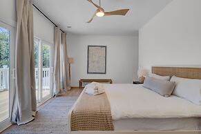 Sand Wedge by Avantstay Right on the Golf Course