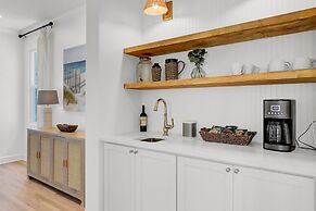 Sand Wedge by Avantstay Right on the Golf Course