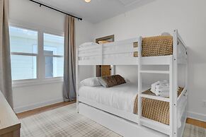 Sand Wedge by Avantstay Right on the Golf Course