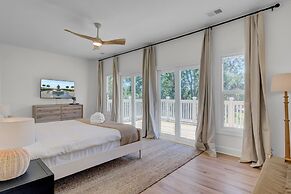 Sand Wedge by Avantstay Right on the Golf Course