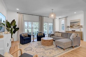 Sand Wedge by Avantstay Right on the Golf Course