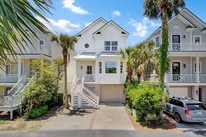 Sand Wedge by Avantstay Right on the Golf Course