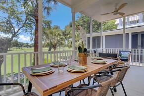 Sand Wedge by Avantstay Right on the Golf Course