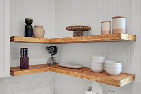 Sand Wedge by Avantstay Right on the Golf Course