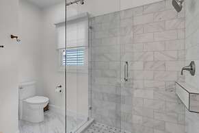 Sand Wedge by Avantstay Right on the Golf Course