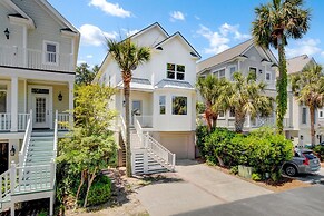 Sand Wedge by Avantstay Right on the Golf Course