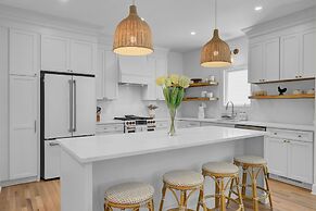 Sand Wedge by Avantstay Right on the Golf Course