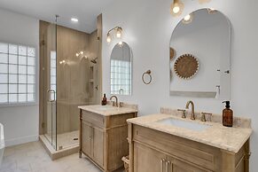 Sand Wedge by Avantstay Right on the Golf Course