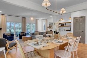 Sand Wedge by Avantstay Right on the Golf Course