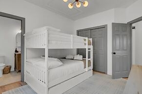 Sand Wedge by Avantstay Right on the Golf Course