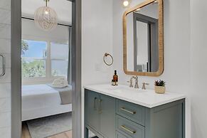 Sand Wedge by Avantstay Right on the Golf Course