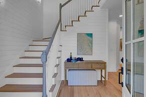 Sand Wedge by Avantstay Right on the Golf Course