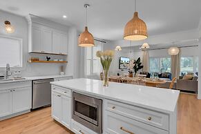 Sand Wedge by Avantstay Right on the Golf Course