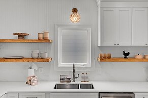 Sand Wedge by Avantstay Right on the Golf Course