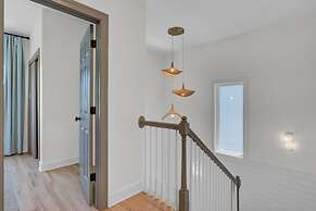 Sand Wedge by Avantstay Right on the Golf Course