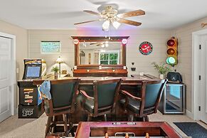 Alpine Serenity by Avantstay Beach Lake Access Theater Deck Playroom