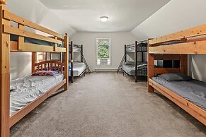 Alpine Serenity by Avantstay Beach Lake Access Theater Deck Playroom