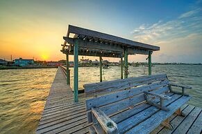 Shore Thing by Avantstay Waterfront Retreat w Private Boat Dock