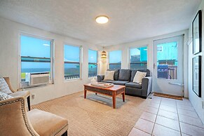 Shore Thing by Avantstay Waterfront Retreat w Private Boat Dock