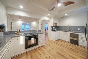 Shore Thing by Avantstay Waterfront Retreat w Private Boat Dock