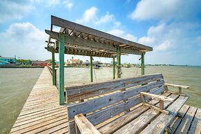 Shore Thing by Avantstay Waterfront Retreat w Private Boat Dock