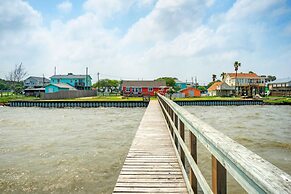 Shore Thing by Avantstay Waterfront Retreat w Private Boat Dock