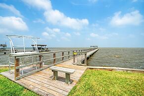 Shore Thing by Avantstay Waterfront Retreat w Private Boat Dock