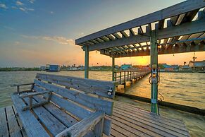 Shore Thing by Avantstay Waterfront Retreat w Private Boat Dock