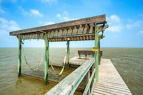 Shore Thing by Avantstay Waterfront Retreat w Private Boat Dock