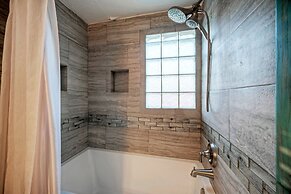 Shore Thing by Avantstay Waterfront Retreat w Private Boat Dock