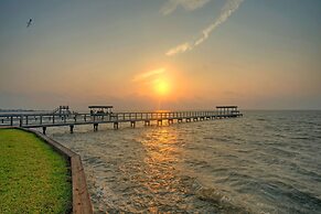 Shore Thing by Avantstay Waterfront Retreat w Private Boat Dock