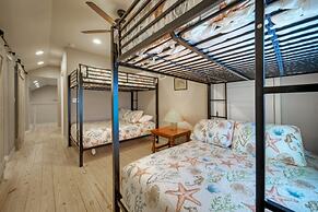 The Pintail by Avantstay Pool Access Boat Dock