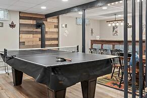 Ridge Retreat by Avantstay Game Room Covered Porch Fire Pit