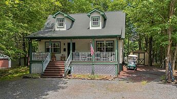 Ridge Retreat by Avantstay Game Room Covered Porch Fire Pit