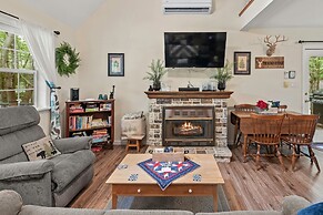 Ridge Retreat by Avantstay Game Room Covered Porch Fire Pit