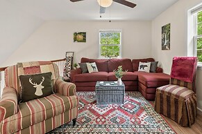 Ridge Retreat by Avantstay Game Room Covered Porch Fire Pit