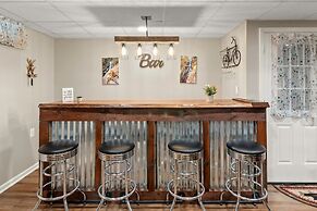 Ridge Retreat by Avantstay Game Room Covered Porch Fire Pit