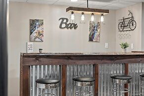 Ridge Retreat by Avantstay Game Room Covered Porch Fire Pit