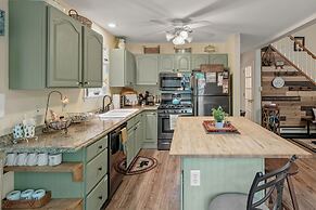 Ridge Retreat by Avantstay Game Room Covered Porch Fire Pit