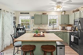 Ridge Retreat by Avantstay Game Room Covered Porch Fire Pit