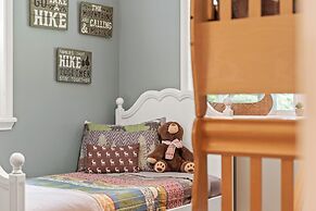 Ridge Retreat by Avantstay Game Room Covered Porch Fire Pit