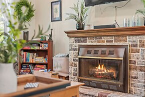 Ridge Retreat by Avantstay Game Room Covered Porch Fire Pit