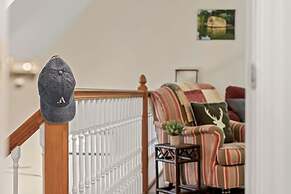 Ridge Retreat by Avantstay Game Room Covered Porch Fire Pit