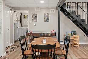 Ridge Retreat by Avantstay Game Room Covered Porch Fire Pit