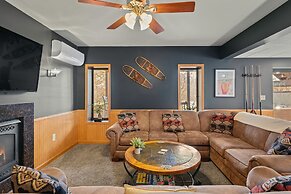 Lake View Chalet by Avantstay Lake Access Deck