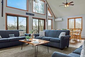 Lake View Chalet by Avantstay Lake Access Deck