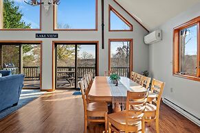 Lake View Chalet by Avantstay Lake Access Deck