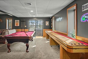 Lake View Chalet by Avantstay Lake Access Deck